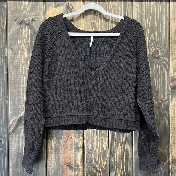 Free People Sweater M Crop Top V-neck Chunky Knit Black Long Sleeves Cozy Boho - Picture 1 of 9
